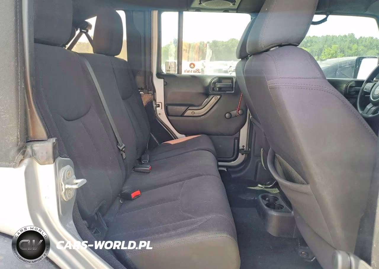 2013 Jeep Wrangler Unlimited Sport VIN:1C4BJWDG1DL647270 - 11