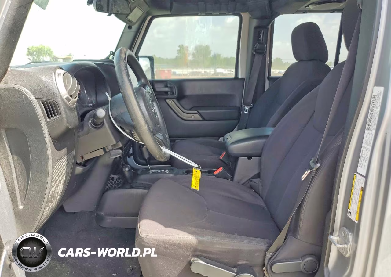 2013 Jeep Wrangler Unlimited Sport VIN:1C4BJWDG1DL647270 - 7