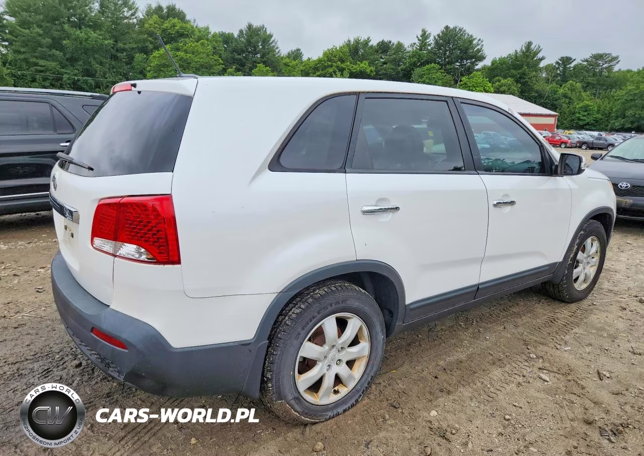2011 Kia Sorento Lx VIN:5XYKT3A12BG048542 - 3