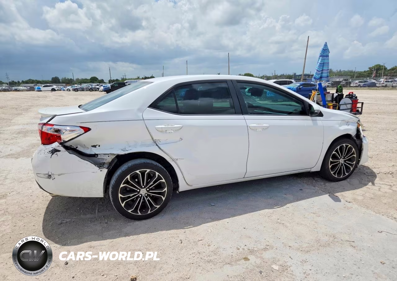 2015 Toyota Corolla S Plus VIN:2T1BURHE8FC375683 - 3