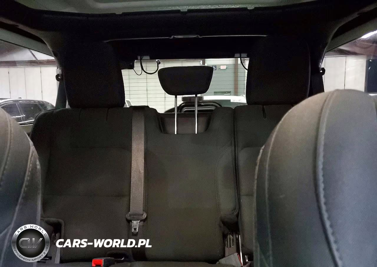 2020 Jeep Wrangler Unlimited Sport VIN:1C4HJXDG9LW105945 - 10