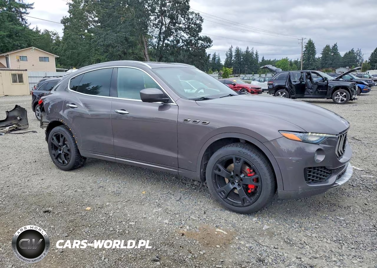 2017 Maserati Levante Sport VIN:ZN661XUS7HX238652 - 4