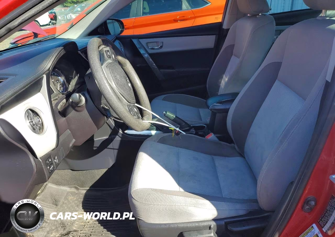 2018 Toyota Corolla Le VIN:2T1BURHE5JC995917 - 7