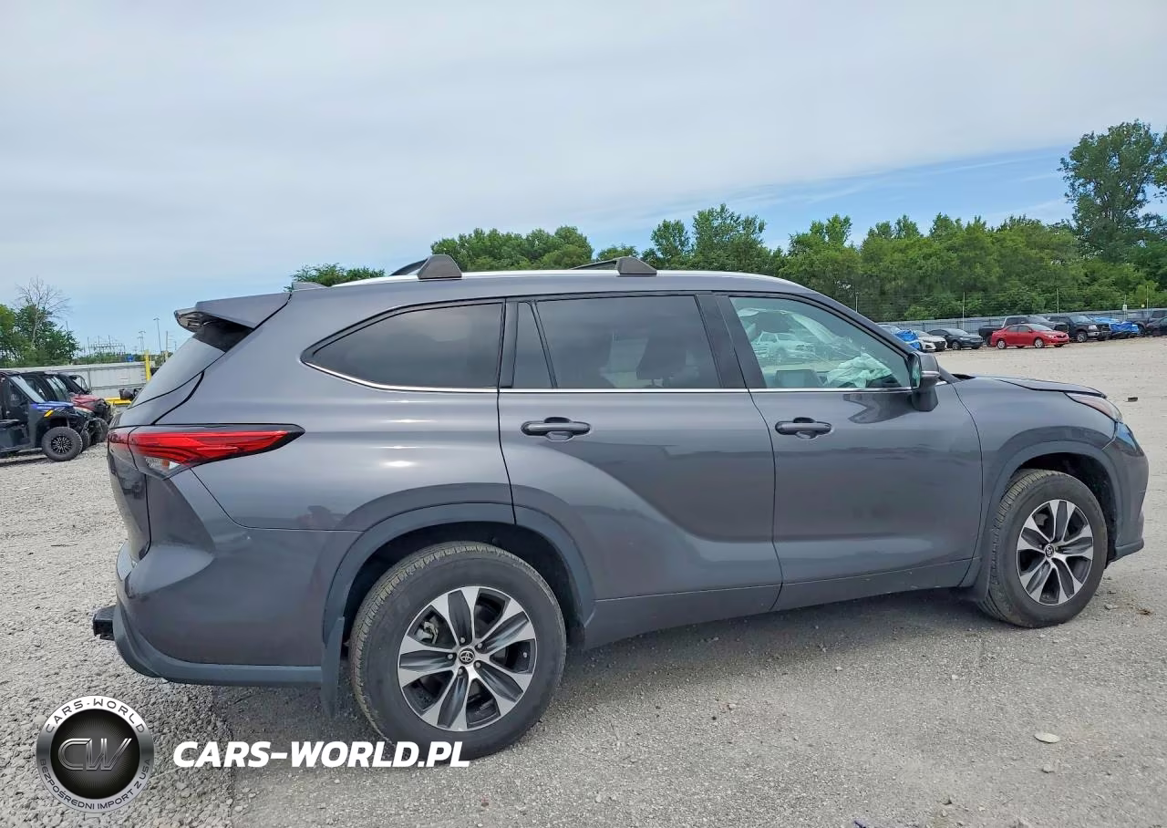 2022 Toyota Highlander Xle VIN:5TDHZRBH1NS177354 - 3
