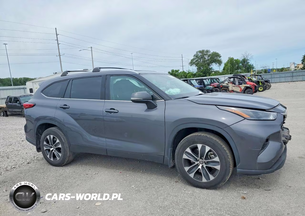 2022 Toyota Highlander Xle VIN:5TDHZRBH1NS177354 - 4