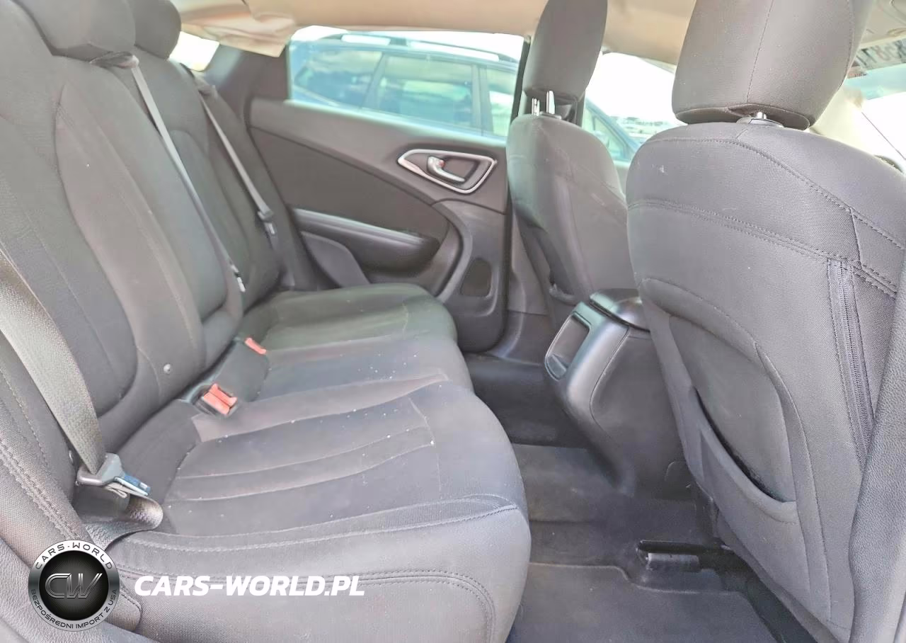 2015 Chrysler 200 Limited VIN:1C3CCCAB3FN571469 - 10