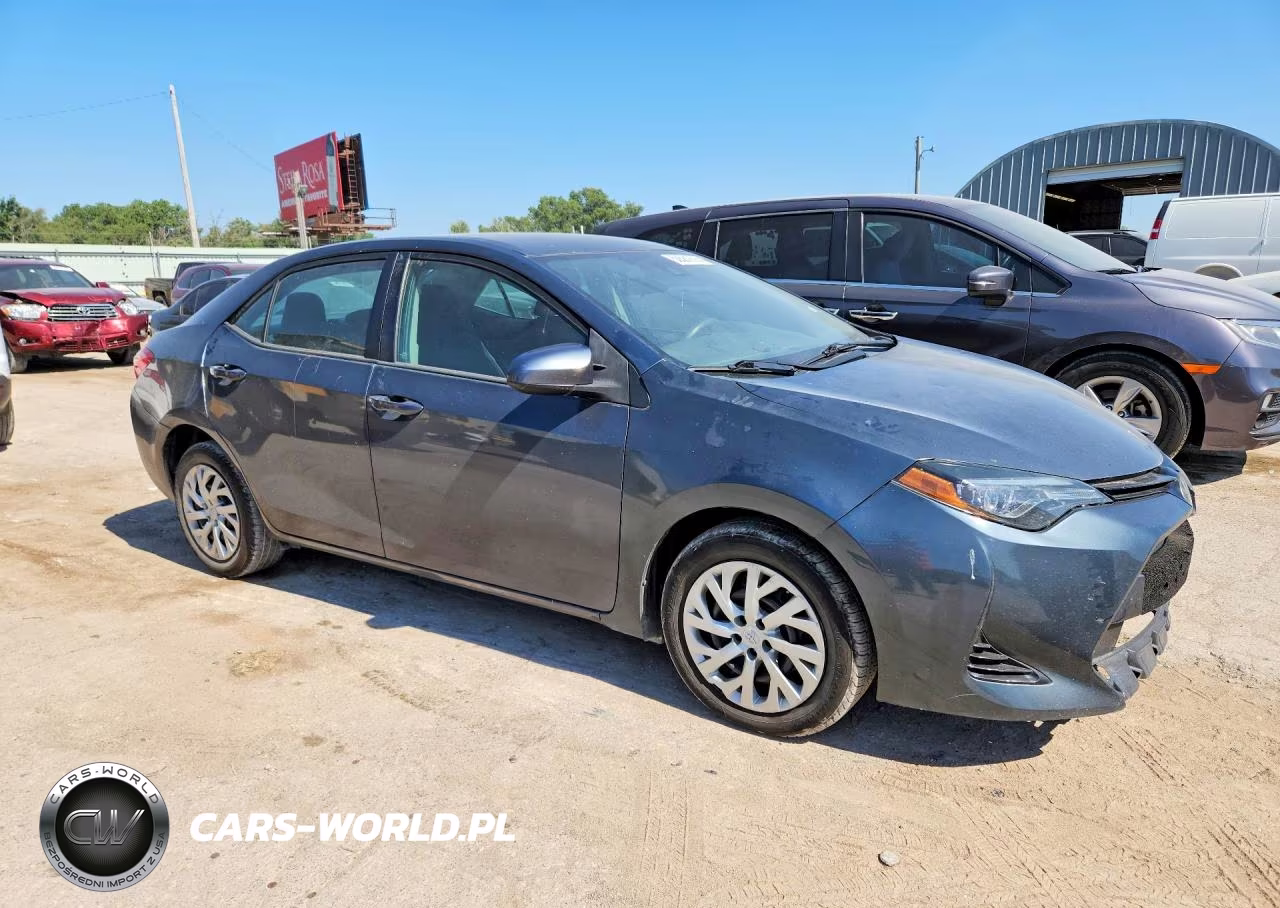 2017 Toyota Corolla Le VIN:5YFBURHE6HP675743 - 4