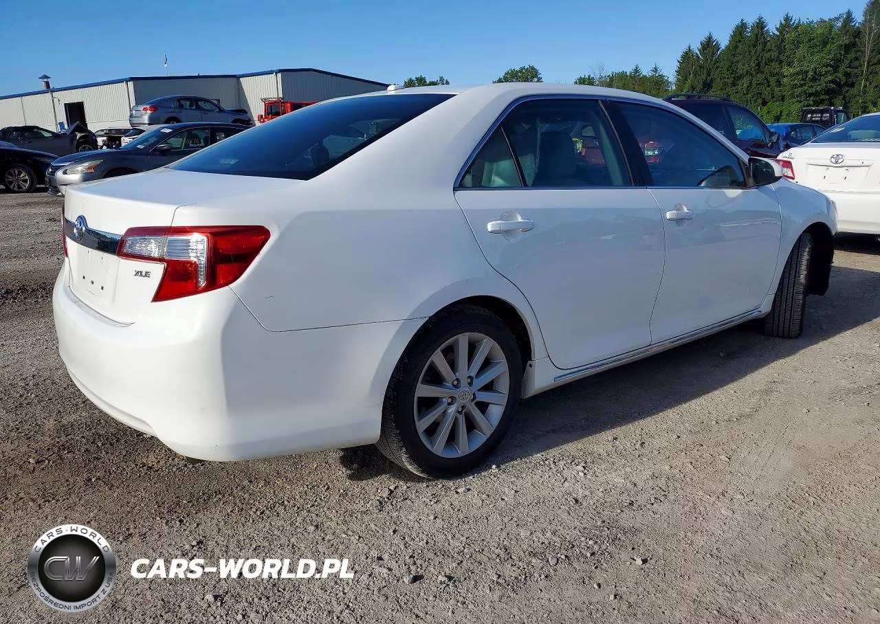 2014 Toyota Camry Xle VIN:4T4BF1FK5ER395350 - 3