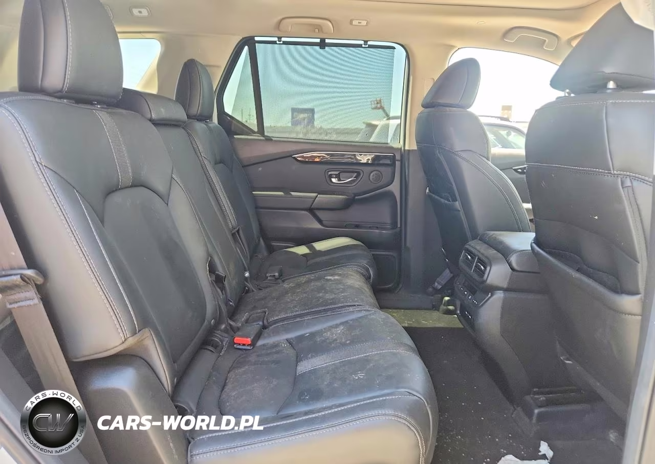 2025 Honda Pilot Touring VIN:5FNYG1H75SB073150 - 10
