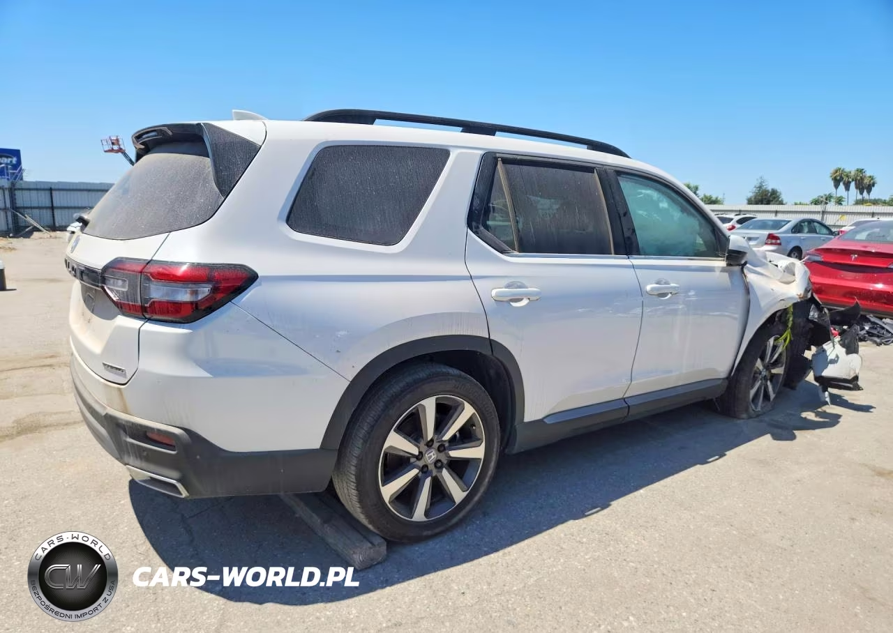 2025 Honda Pilot Touring VIN:5FNYG1H75SB073150 - 3