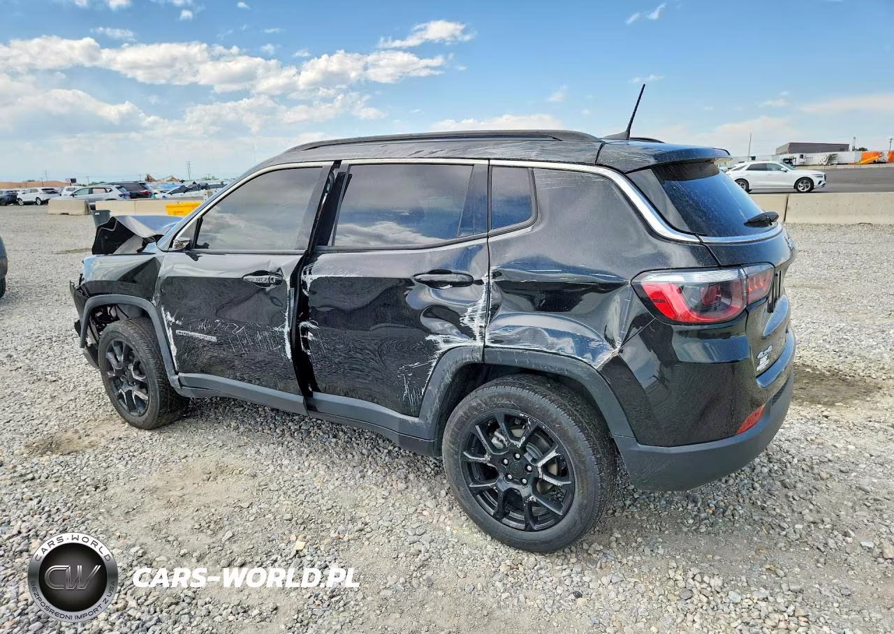 2022 Jeep Compass Latitude Lux VIN:3C4NJDFB0NT130258 - 2