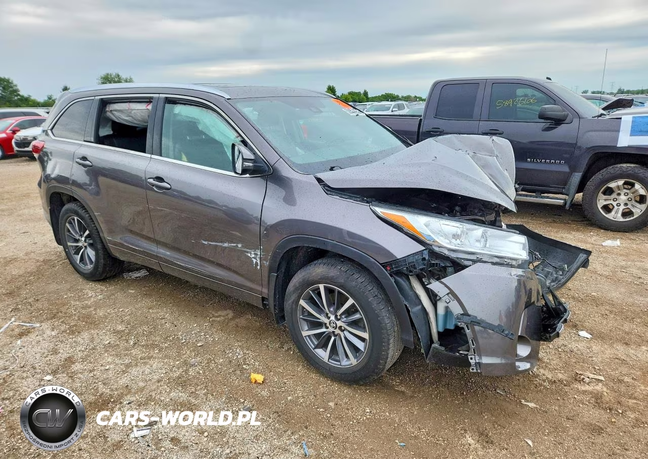 2018 Toyota Highlander Xle VIN:5TDJZRFHXJS854925 - 4