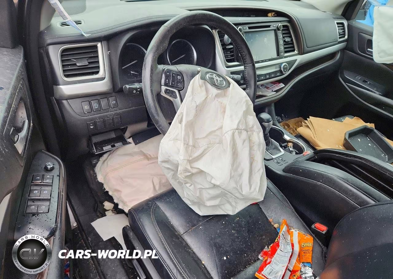 2018 Toyota Highlander Xle VIN:5TDJZRFHXJS854925 - 8