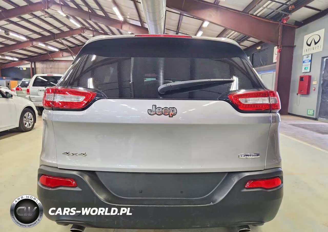 2014 Jeep Cherokee Latitude VIN:1C4PJMCS2EW129121 - 6