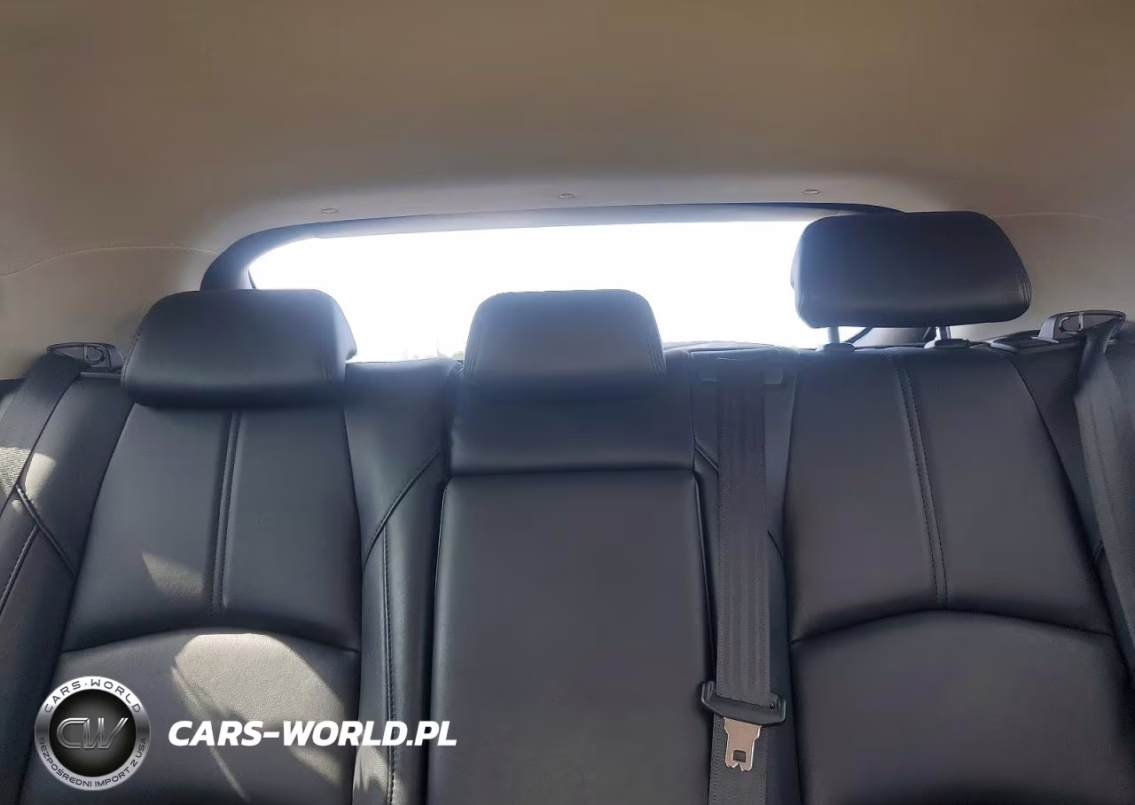 2018 Mazda 3 Touring VIN:3MZBN1L37JM164315 - 10