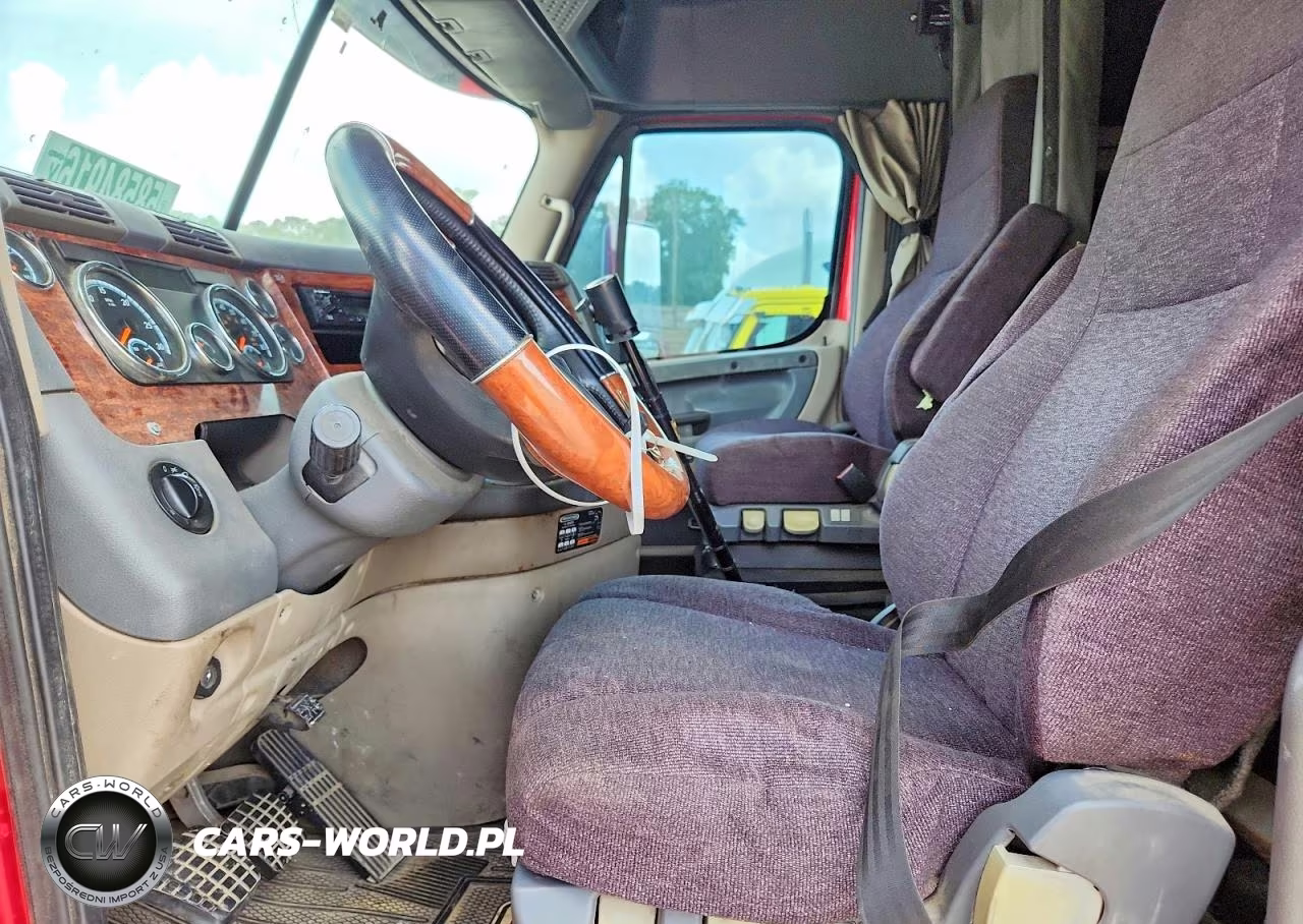2015 Freightliner Cascadia 113 VIN:3AKJGHDV2FSGA4432 - 7