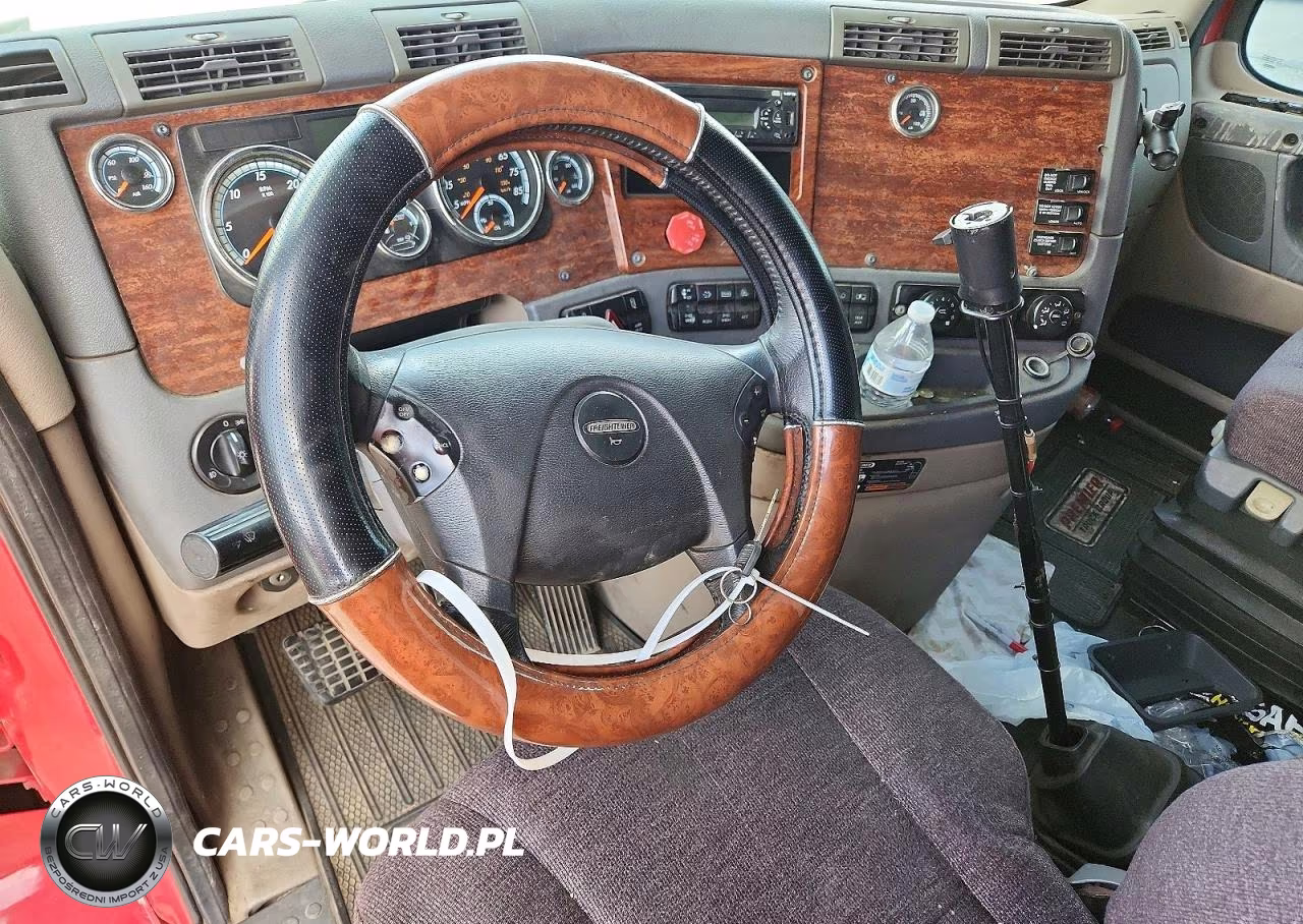 2015 Freightliner Cascadia 113 VIN:3AKJGHDV2FSGA4432 - 8