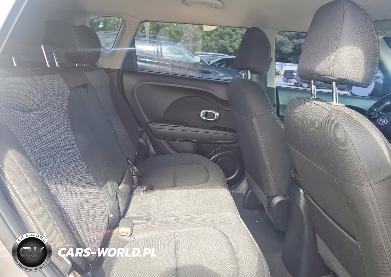 2018 Kia Soul + VIN:KNDJP3A53J7585600 - 11