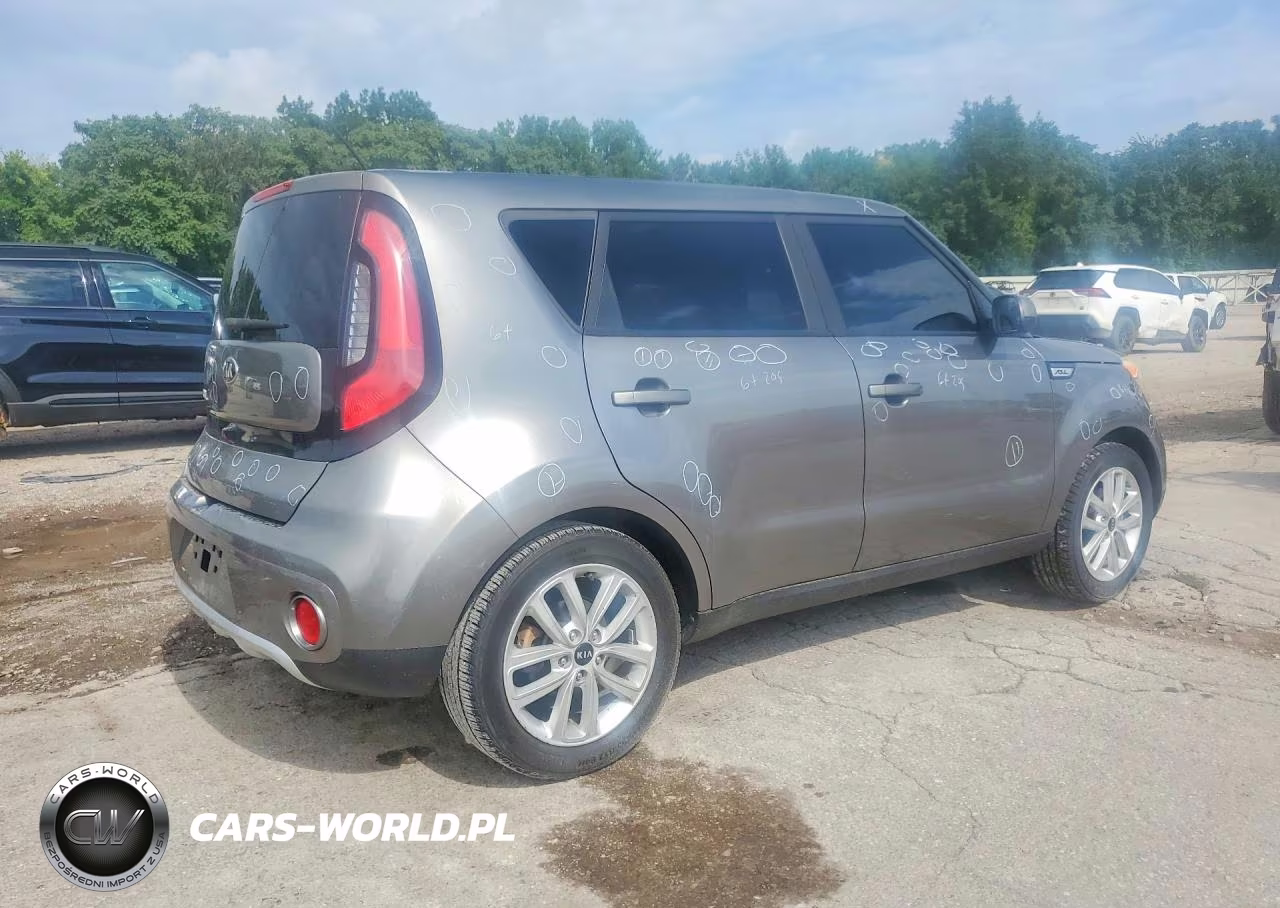 2018 Kia Soul + VIN:KNDJP3A53J7585600 - 3