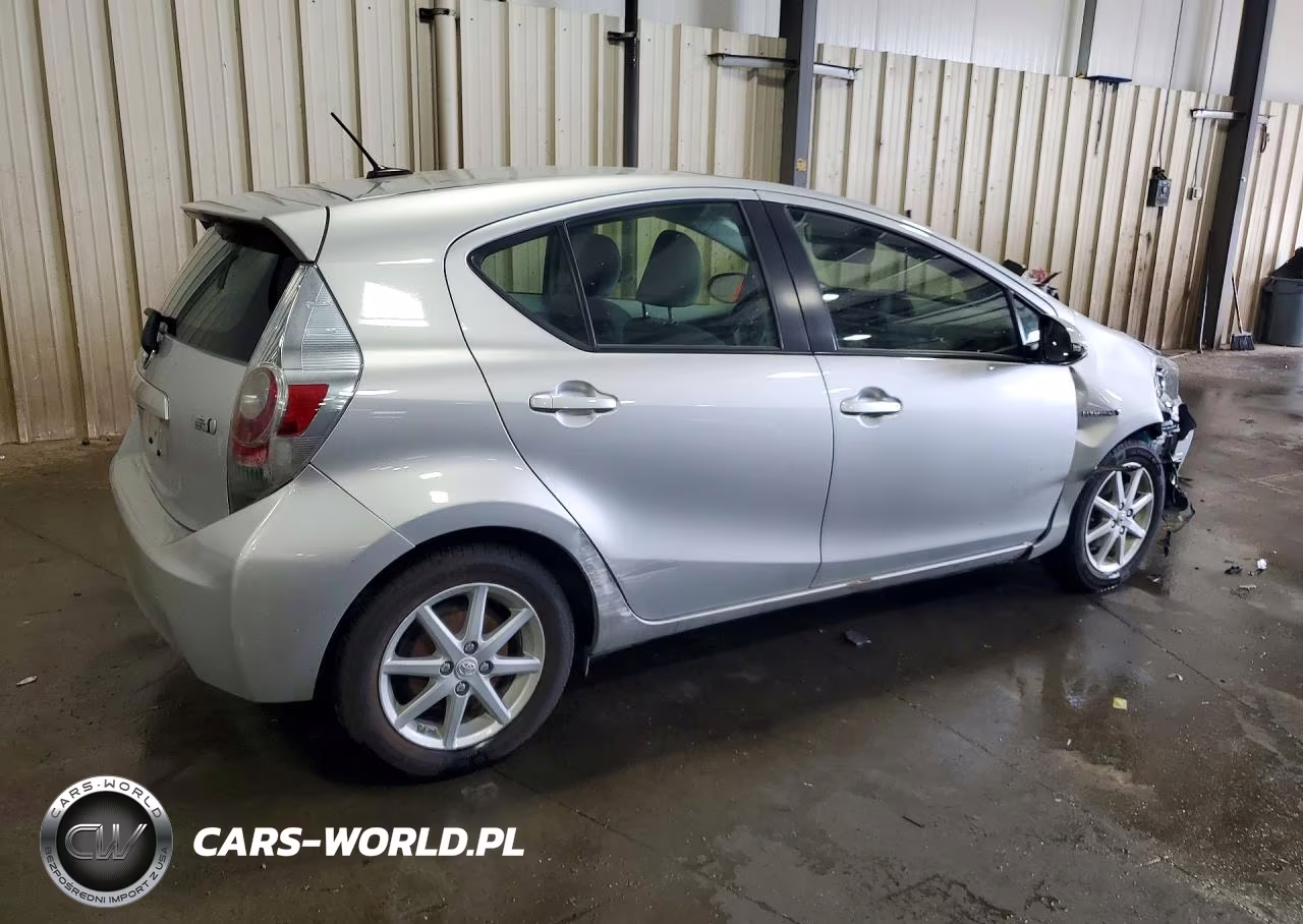 2013 Toyota Prius C Four VIN:JTDKDTB31D1039024 - 3