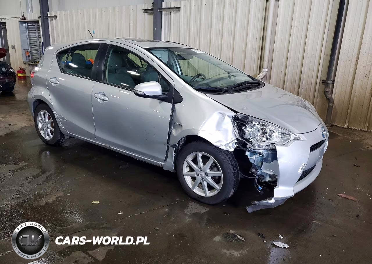 2013 Toyota Prius C Four VIN:JTDKDTB31D1039024 - 4