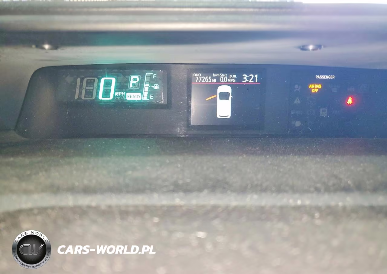 2013 Toyota Prius C Four VIN:JTDKDTB31D1039024 - 9