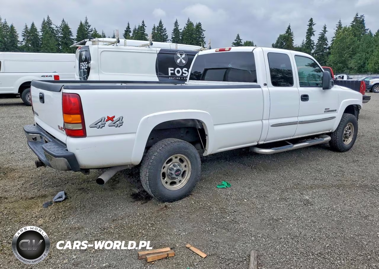 2003 GMC Sierra K2500 Heavy Duty VIN:1GTHK29123E256782 - 3