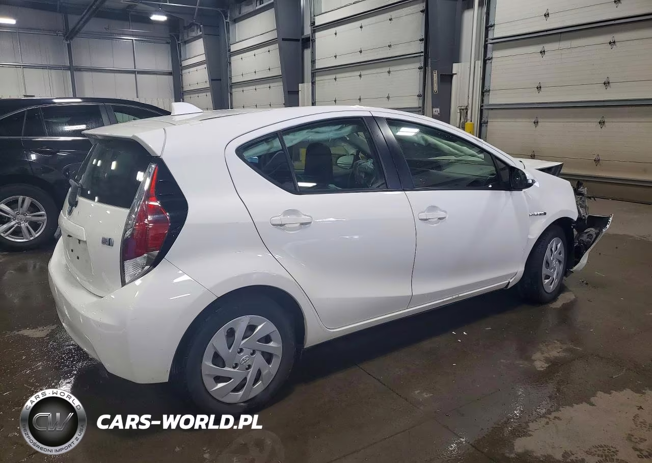 2016 Toyota Prius C One VIN:JTDKDTB35G1126557 - 3