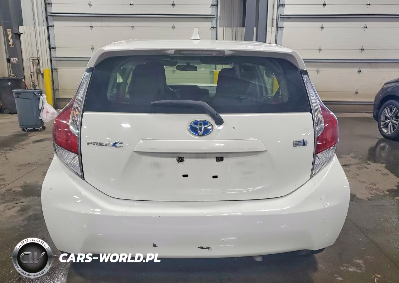 2016 Toyota Prius C One VIN:JTDKDTB35G1126557 - 6