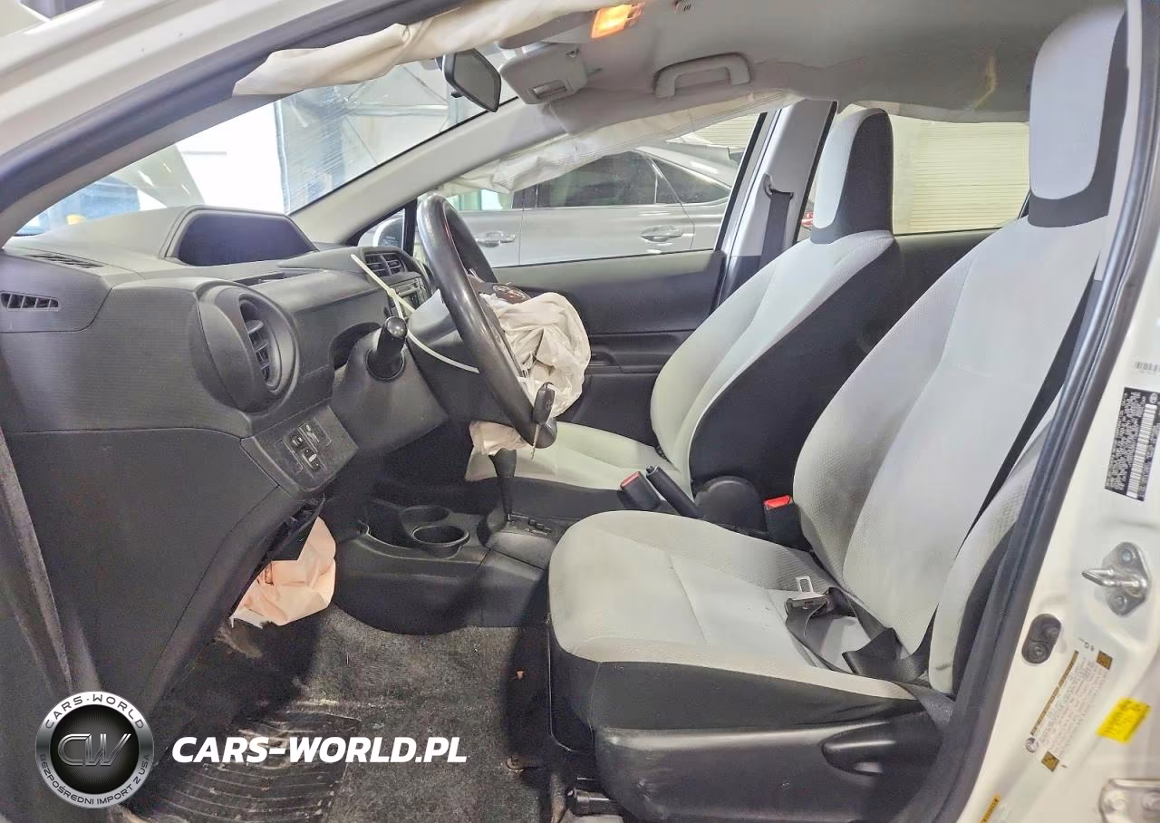 2016 Toyota Prius C One VIN:JTDKDTB35G1126557 - 7