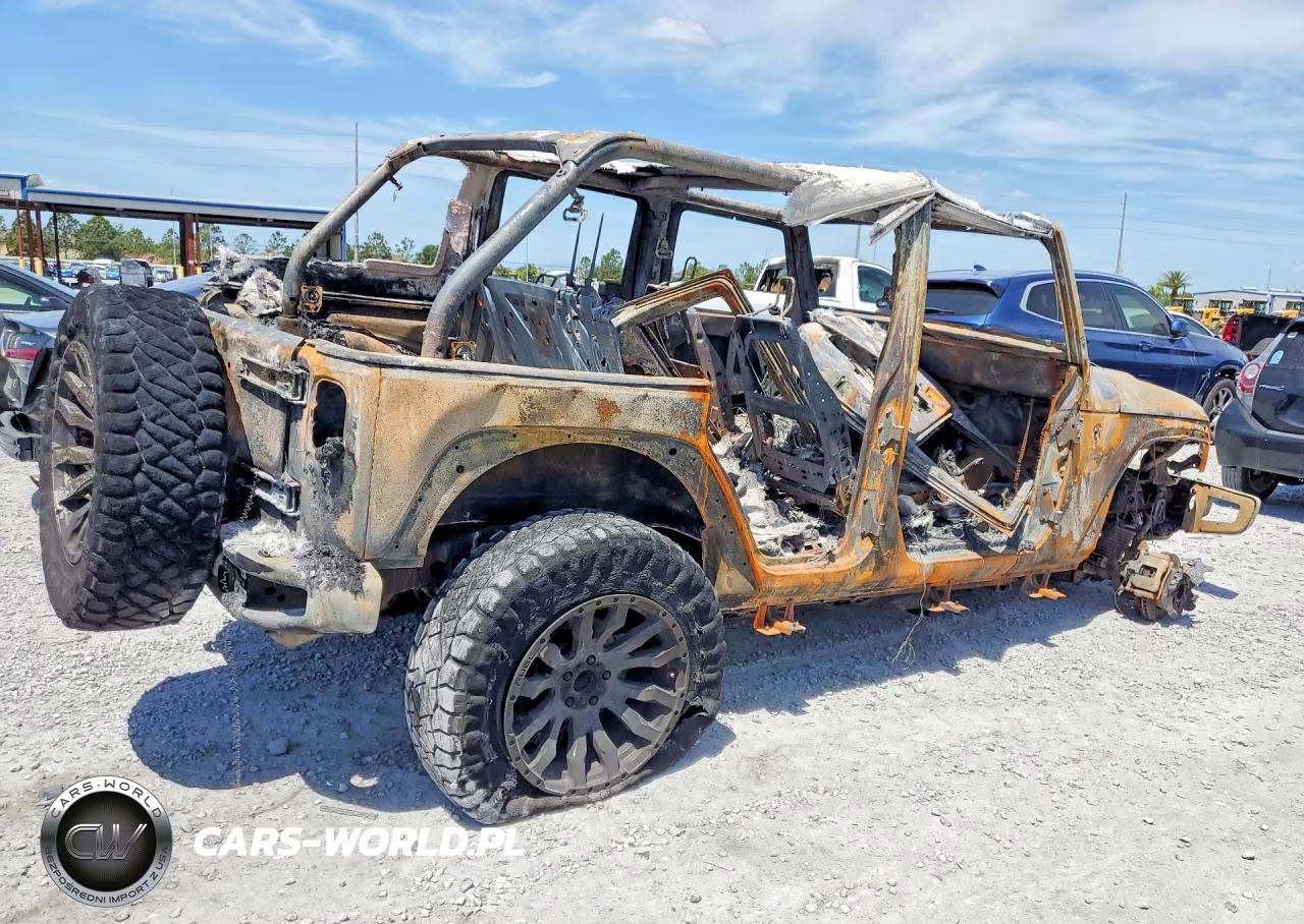 2017 Jeep Wrangler Unlimited Sahara VIN:1C4BJWEG6HL510054 - 3
