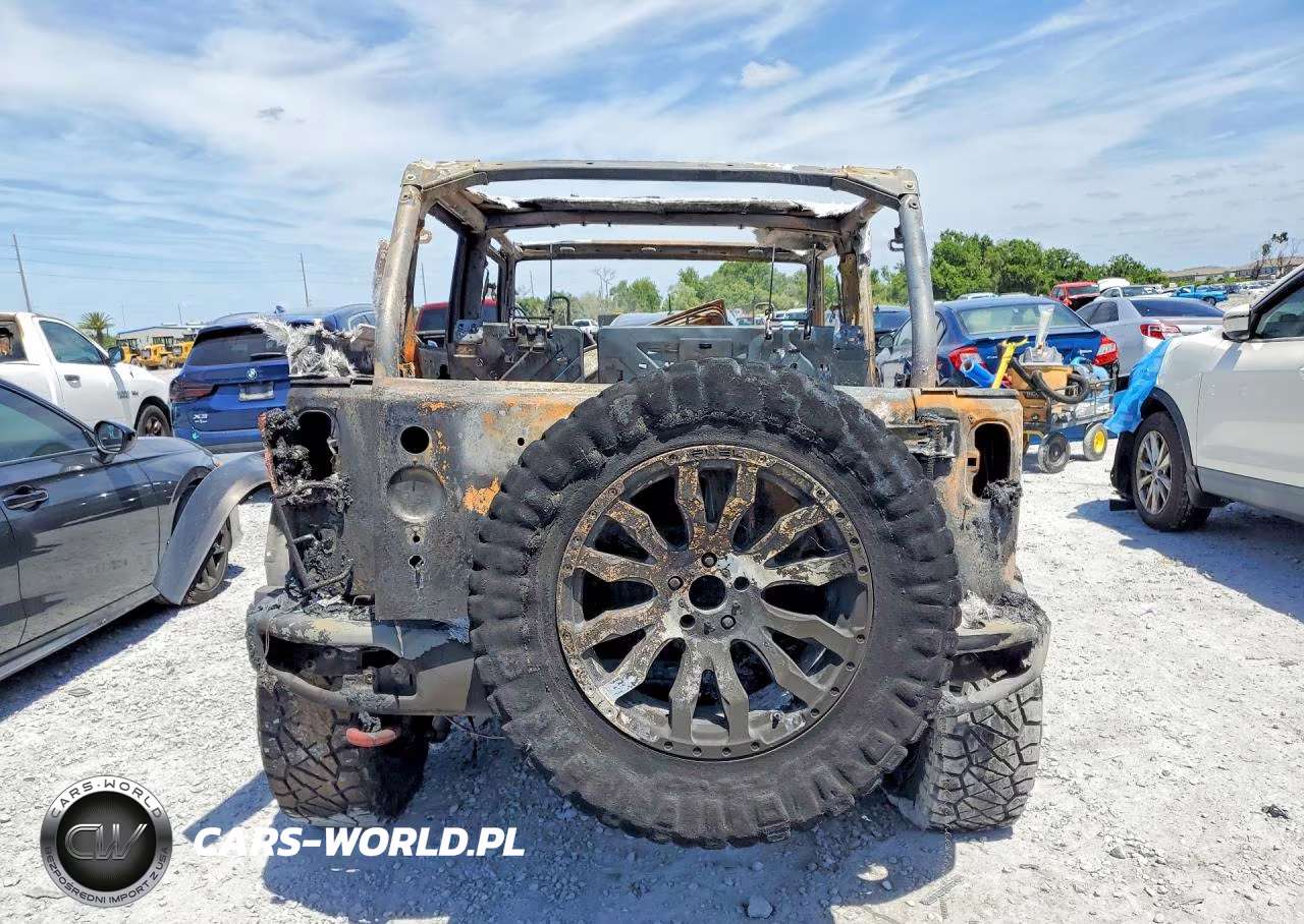 2017 Jeep Wrangler Unlimited Sahara VIN:1C4BJWEG6HL510054 - 6