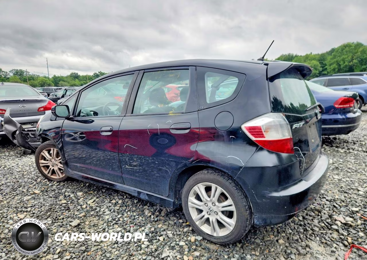 2011 Honda Fit Sport VIN:JHMGE8H57BC026528 - 2