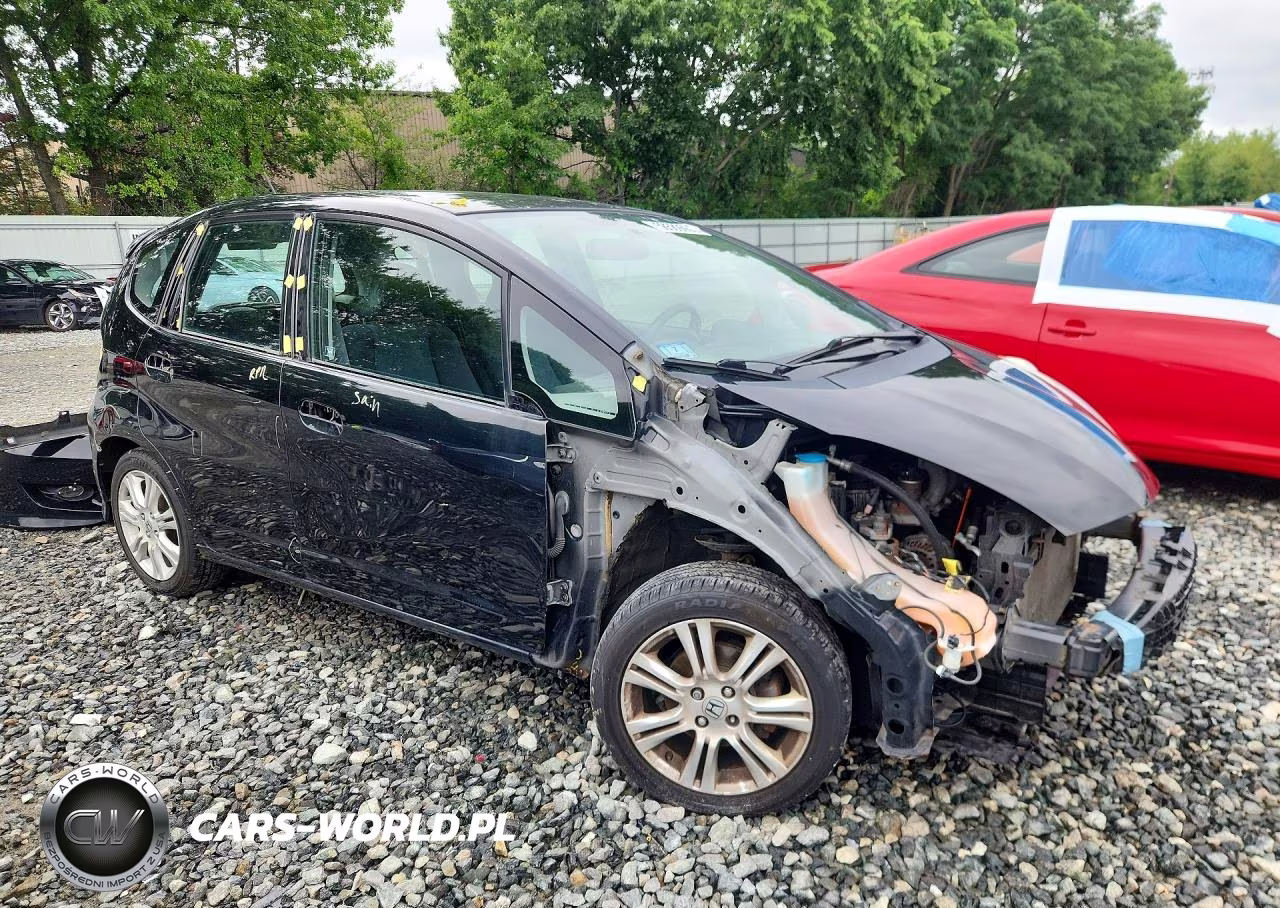 2011 Honda Fit Sport VIN:JHMGE8H57BC026528 - 4