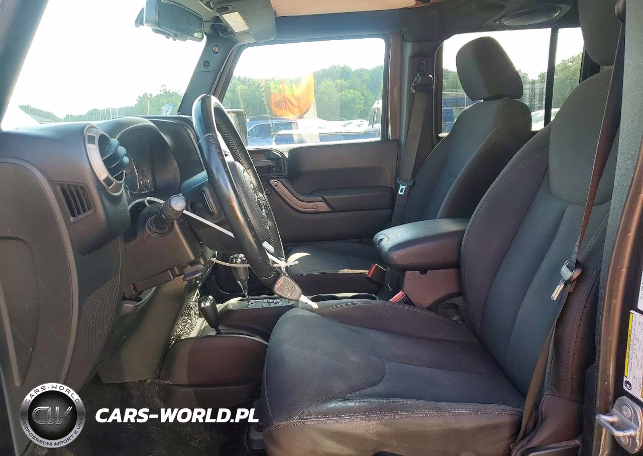 2014 Jeep Wrangler Unlimited Sport VIN:1C4BJWDG2EL289436 - 7