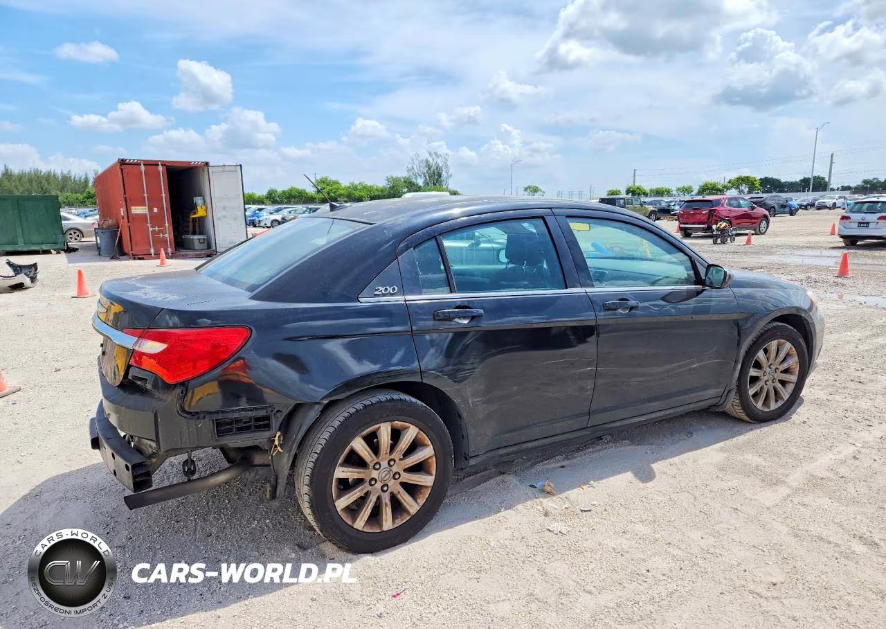 2011 Chrysler 200 Touring VIN:1C3BC1FB7BN576614 - 3