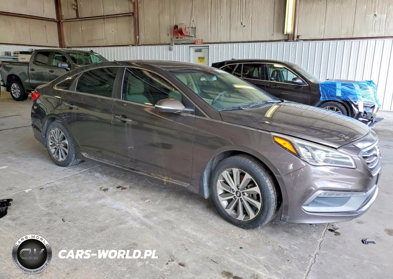 2016 Hyundai Sonata Sport VIN:5NPE34AF6GH328866 - 4