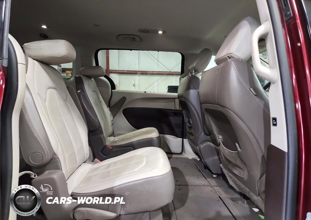2017 Chrysler Pacifica Touring L VIN:2C4RC1BG7HR588009 - 11