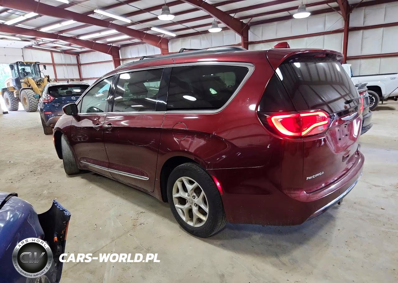 2017 Chrysler Pacifica Touring L VIN:2C4RC1BG7HR588009 - 2