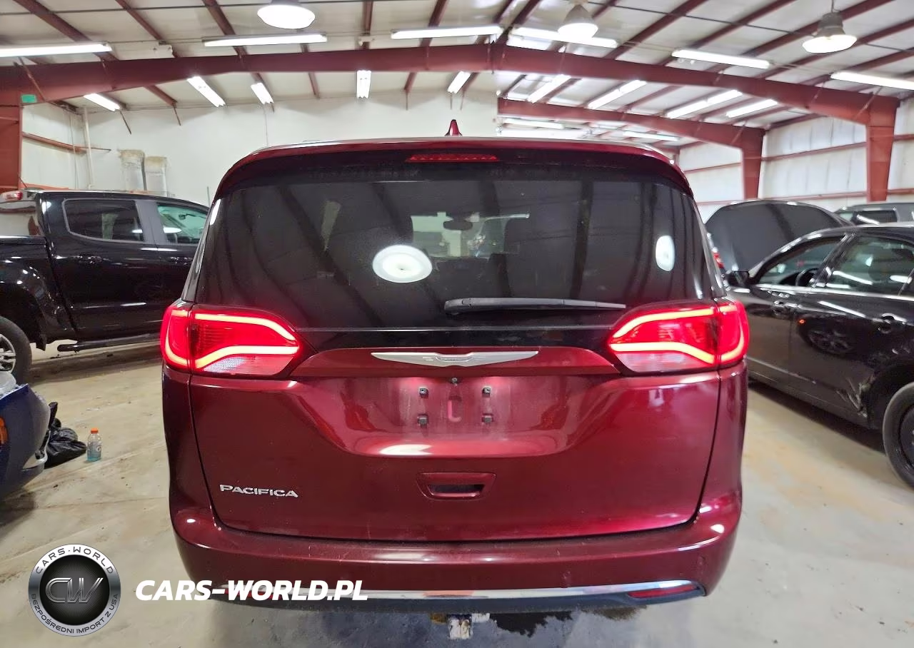 2017 Chrysler Pacifica Touring L VIN:2C4RC1BG7HR588009 - 6