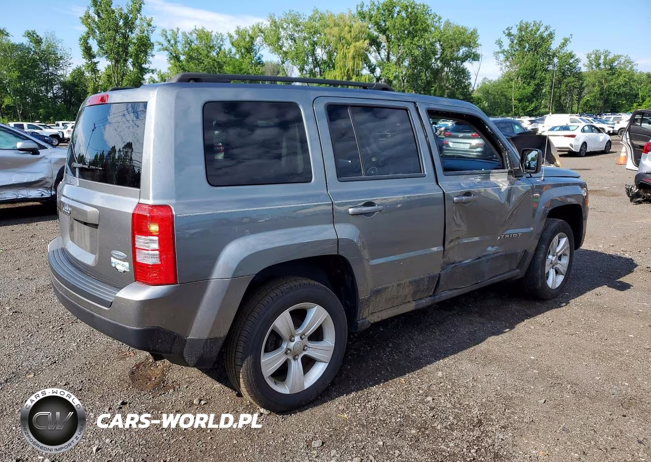 2013 Jeep Patriot Latitude VIN:1C4NJRFB9DD158559 - 3