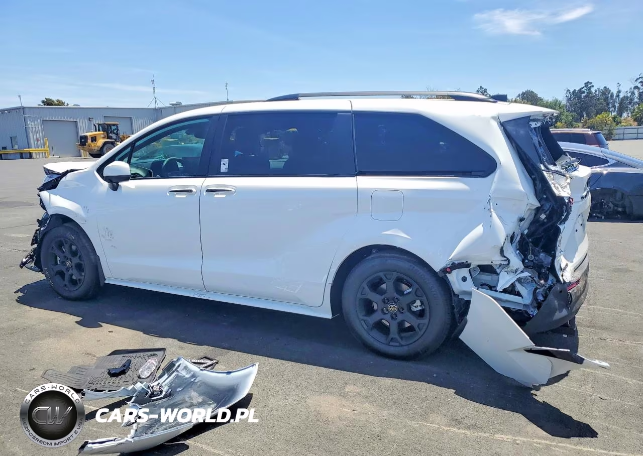 2026 Toyota Sienna Woodland Edition VIN:5TDCSKFC2TS259823 - 2
