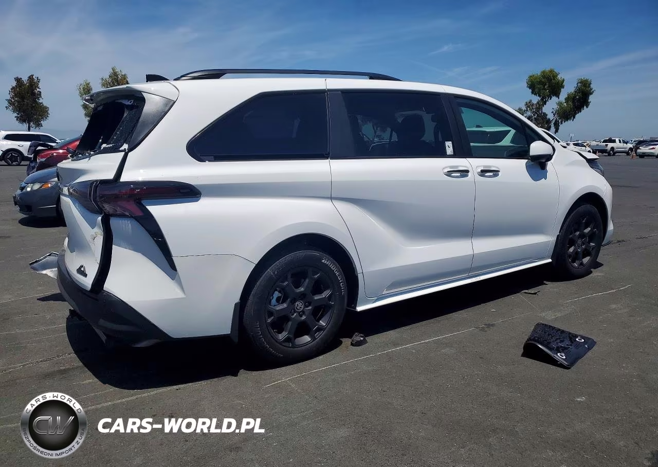 2026 Toyota Sienna Woodland Edition VIN:5TDCSKFC2TS259823 - 3