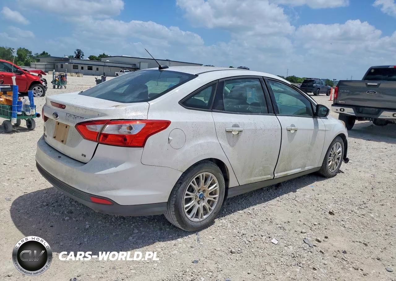 2012 Ford Focus Se VIN:1FAHP3F22CL178140 - 3