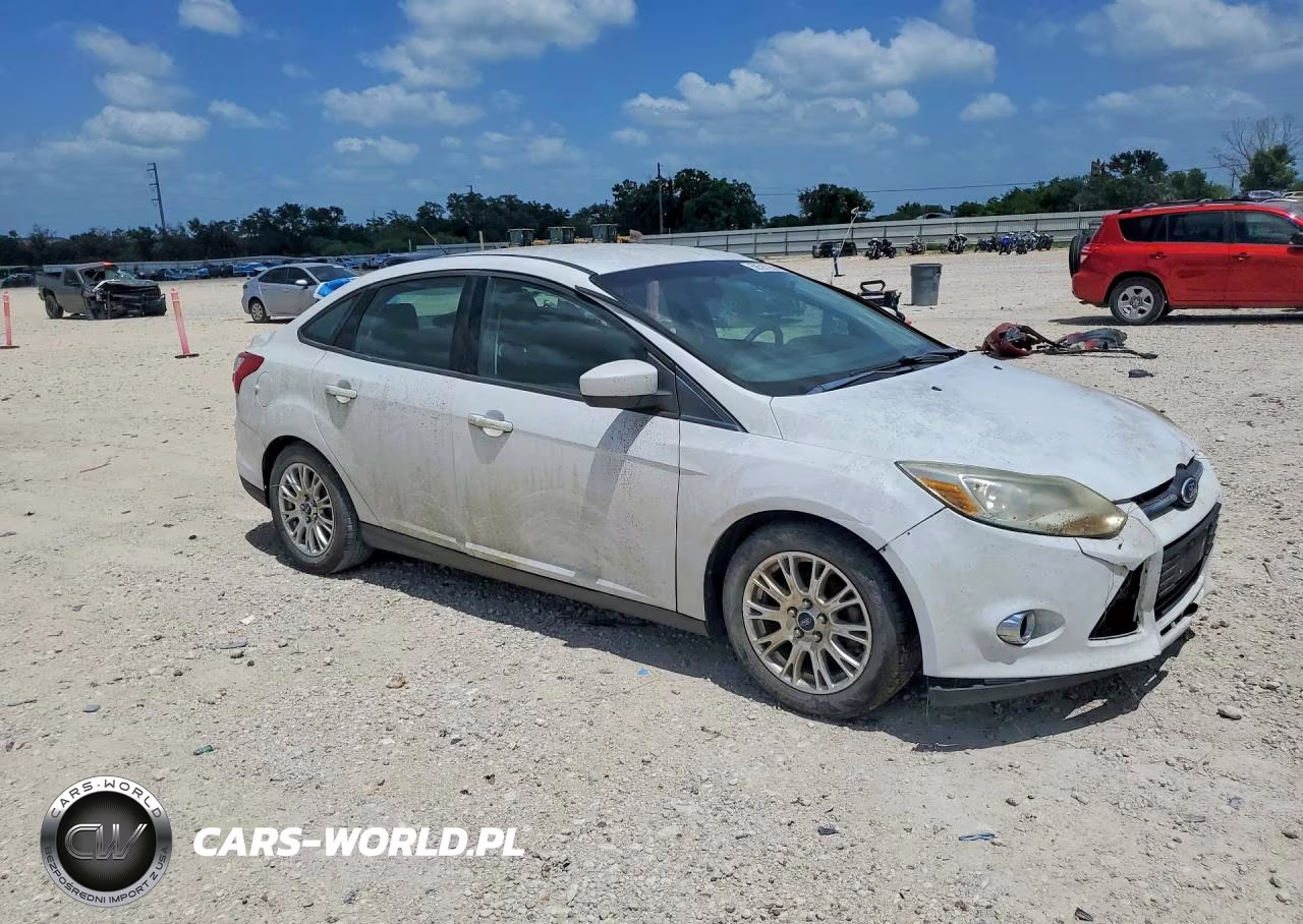 2012 Ford Focus Se VIN:1FAHP3F22CL178140 - 4