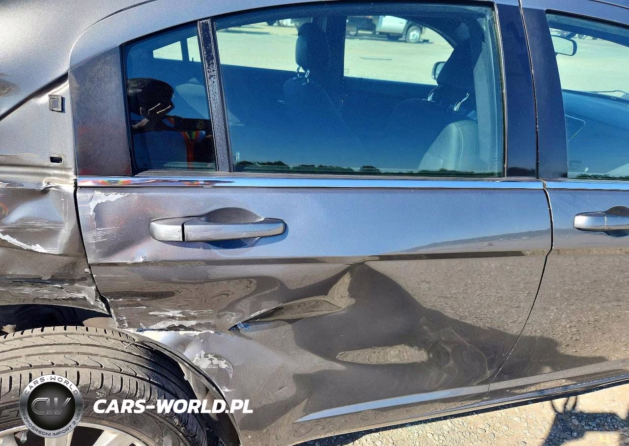 2012 Chrysler 200 Touring VIN:1C3CCBBB3CN105576 - 10