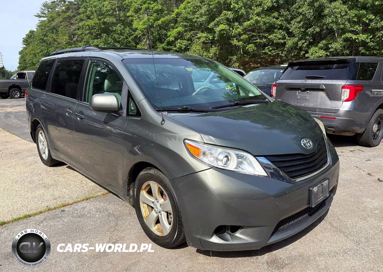 2012 Toyota Sienna Le – zdjęcie 1 z 10