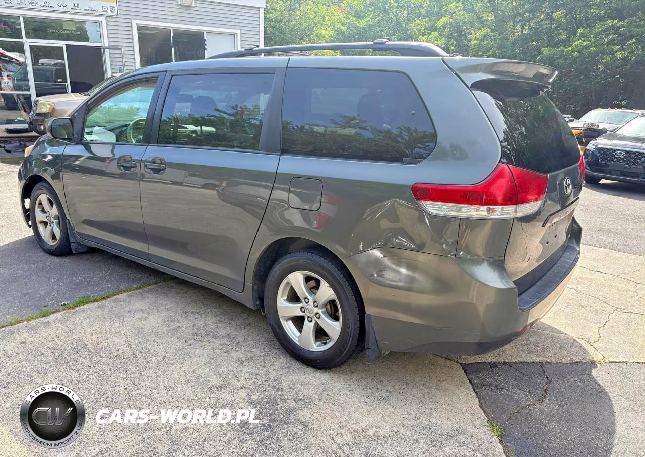 2012 Toyota Sienna Le VIN:5TDKK3DC8CS240357 - 3