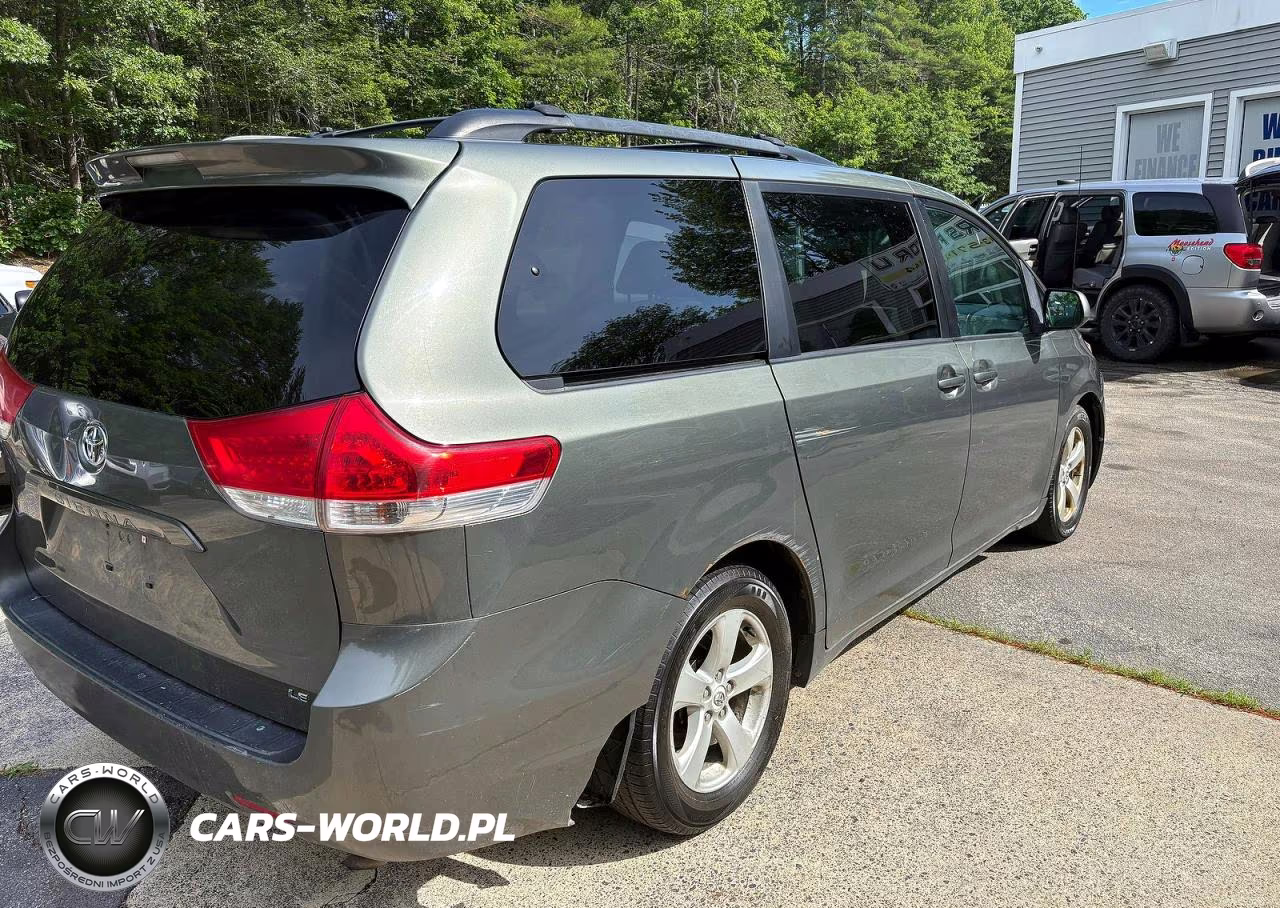 2012 Toyota Sienna Le VIN:5TDKK3DC8CS240357 - 4