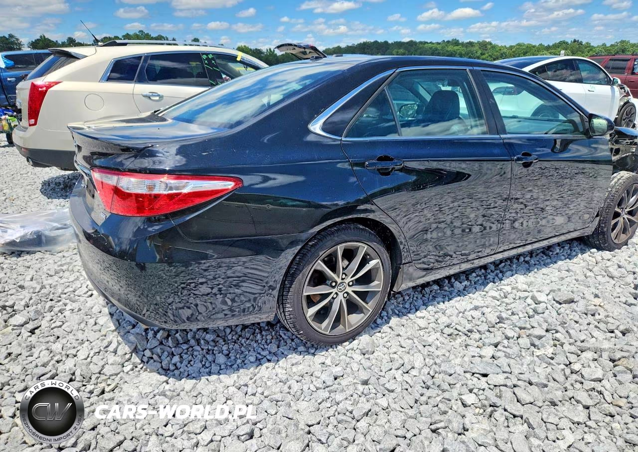 2015 Toyota Camry Xse VIN:4T1BF1FKXFU073640 - 3